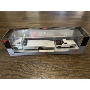 M2 Machines Auto Haulers 1979 Chevy Silverado Squarebody & 1968 C60 Diet Coke‎